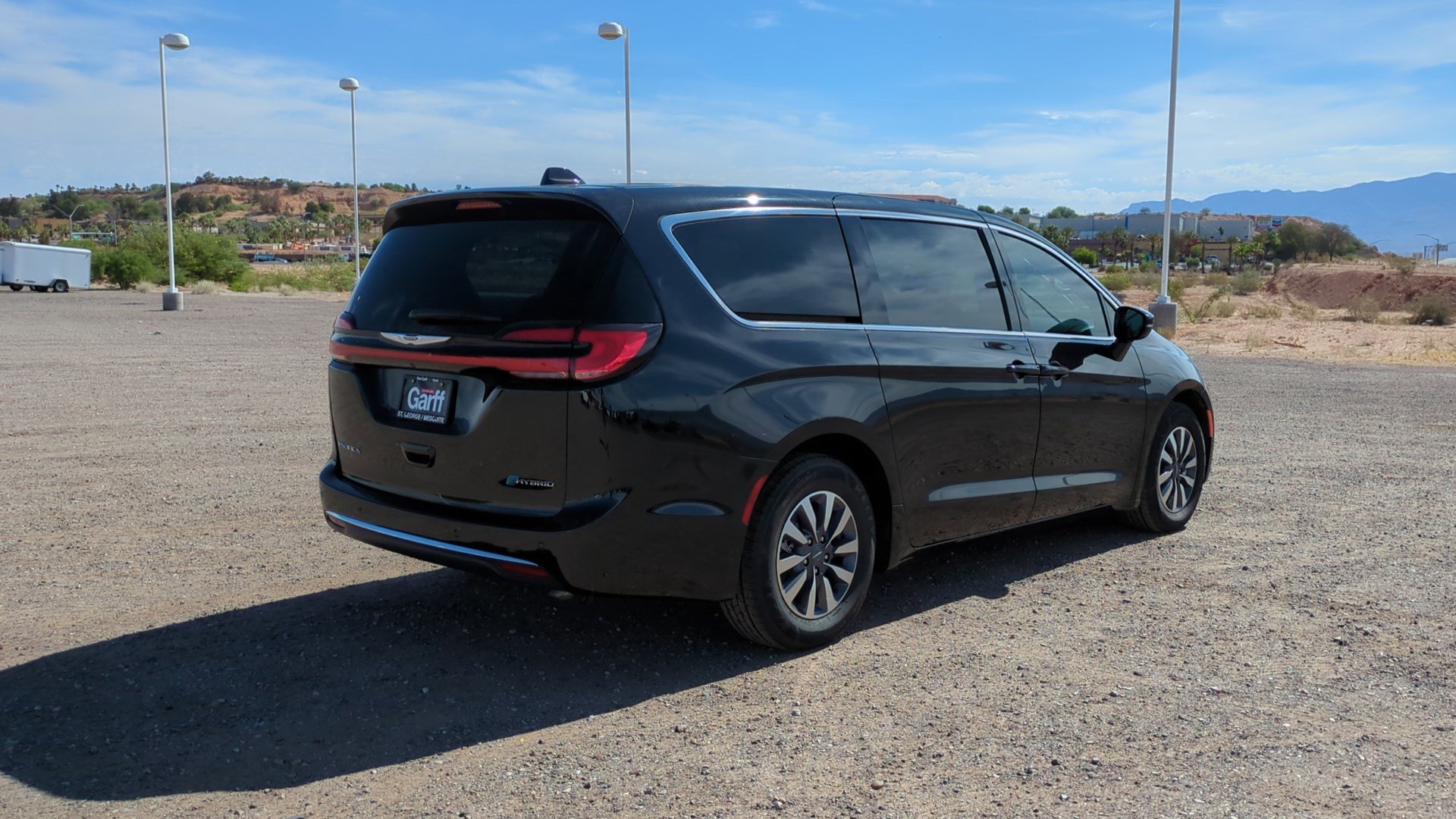 Used 2024 Chrysler Pacifica Limited FWD image 3