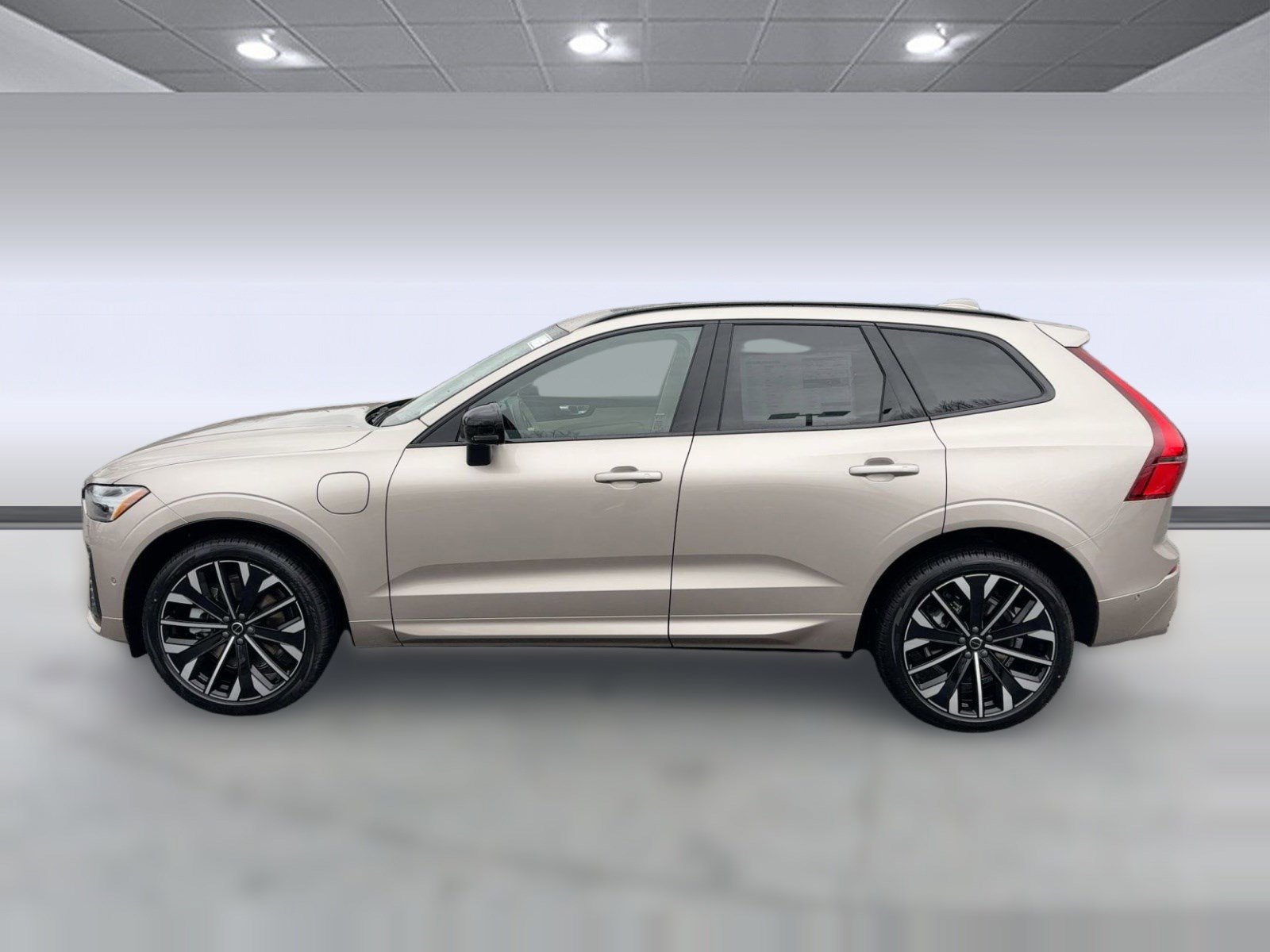 New 2026 Volvo XC60 T8 Ultra w/ Protection Package Premier image 2