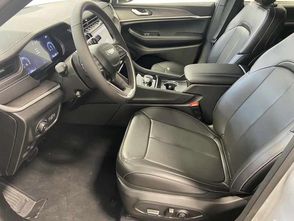 New 2025 Jeep Grand Cherokee L Limited w/ Luxury Tech Group II image 15