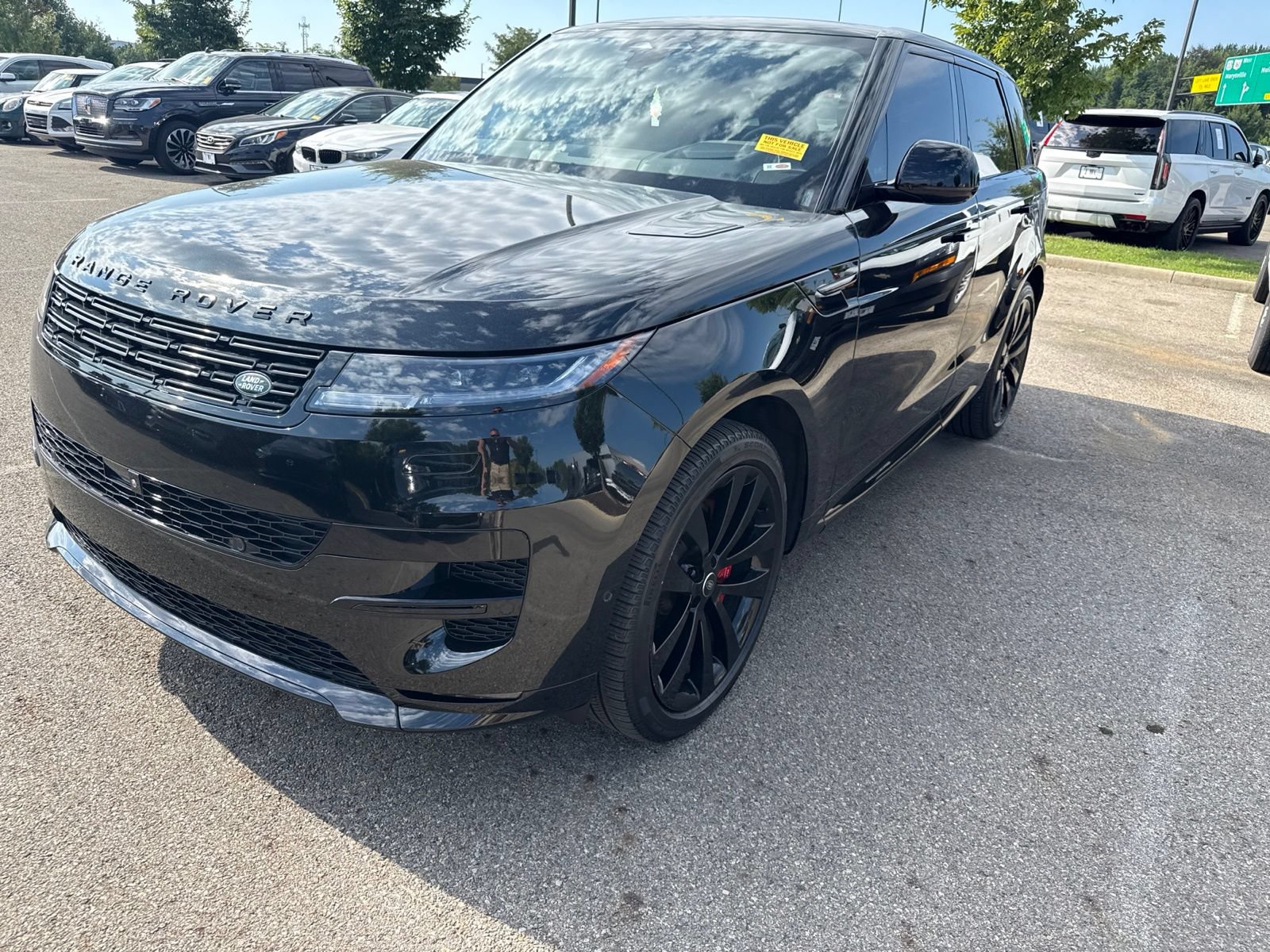 Used 2025 Land Rover Range Rover Sport Dynamic SE AWD/4WD image 1