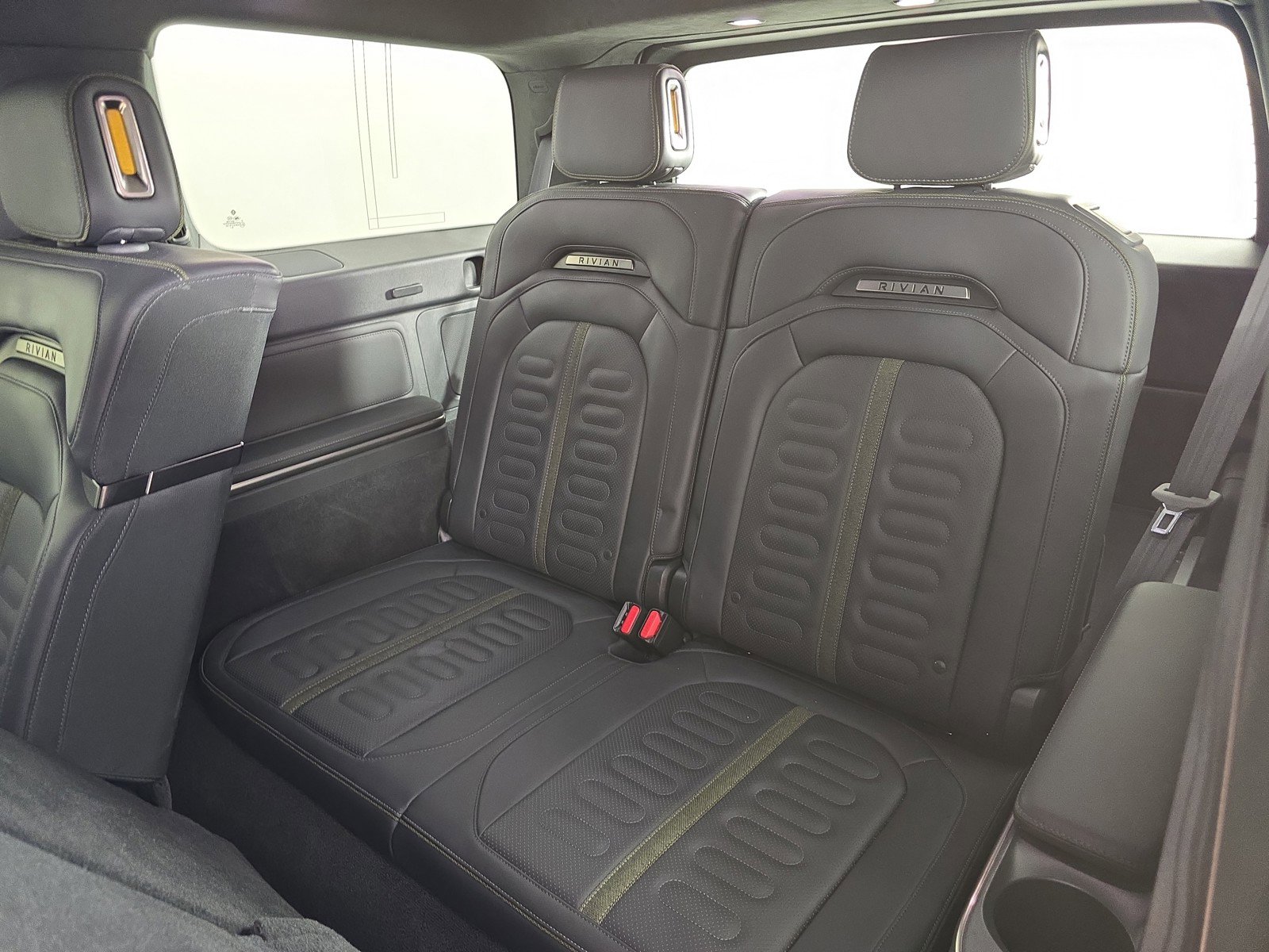 Used 2024 Rivian R1S Adventure image 22