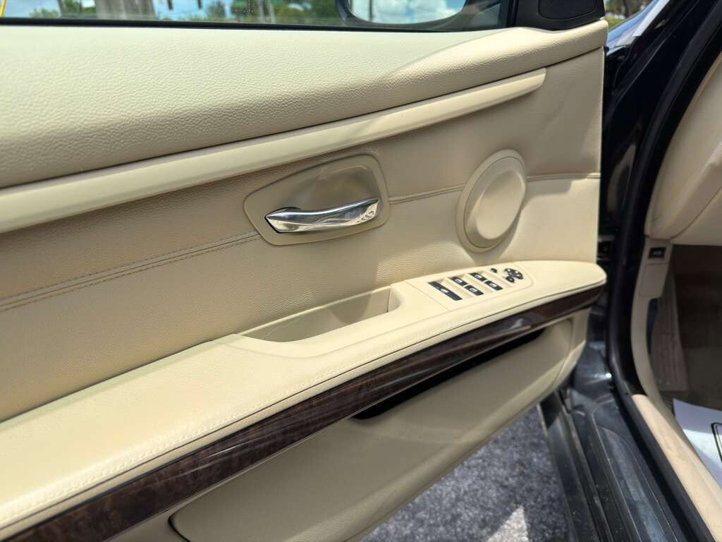 Used 2009 BMW 328i Convertible RWD image 9