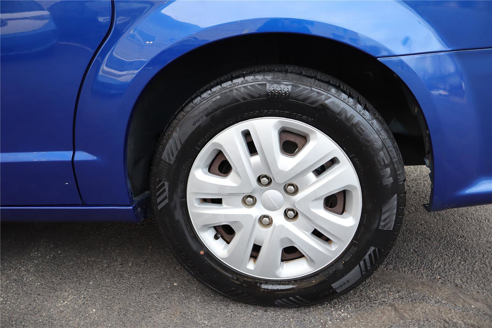 Used 2018 Dodge Grand Caravan SE w/ UConnect Hands-Free Group image 9