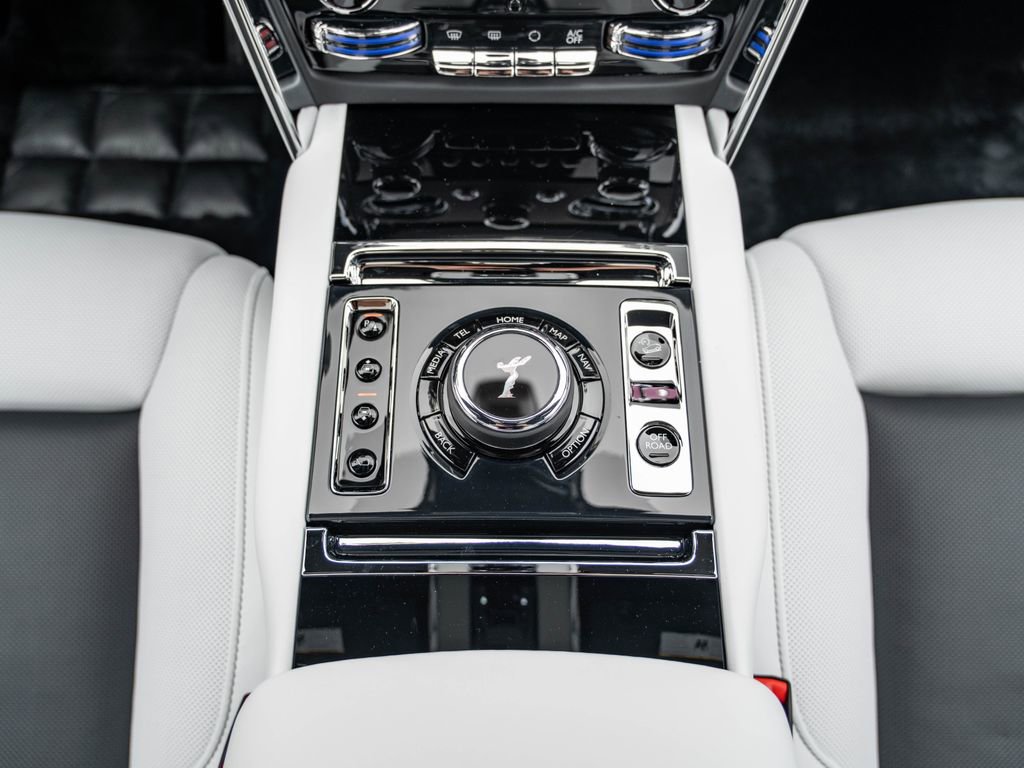 New 2026 Rolls-Royce Cullinan image 38