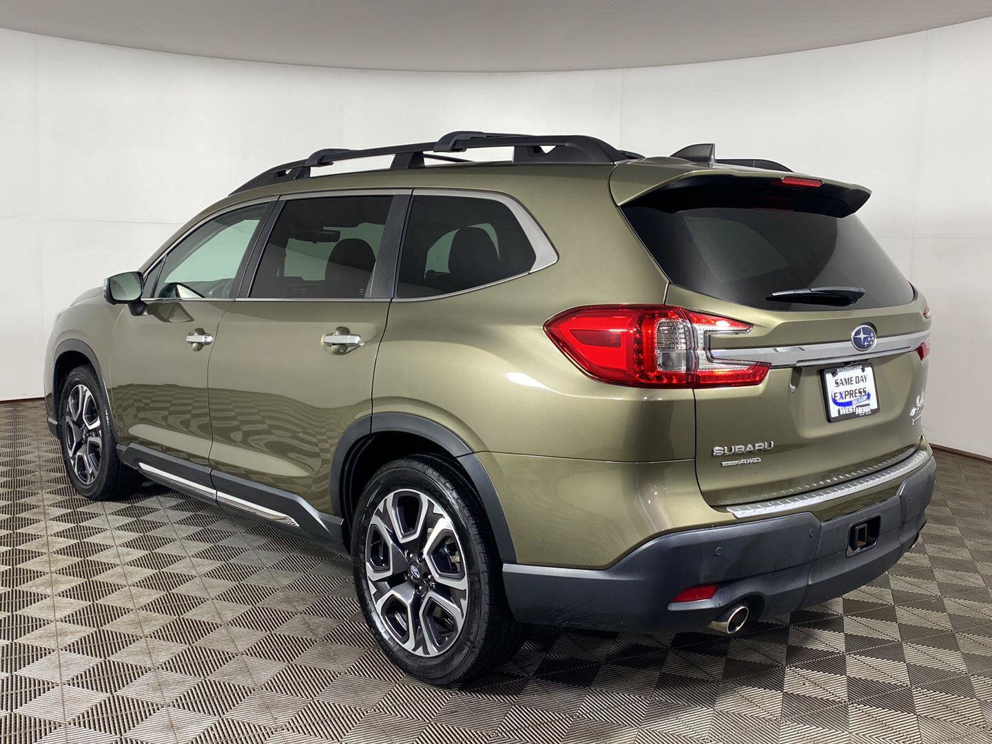 Used 2023 Subaru Ascent Touring AWD/4WD image 8