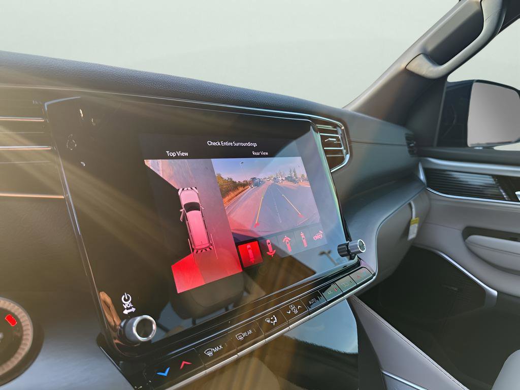 New 2025 Jeep Wagoneer 4WD w/ Convenience Group I image 38