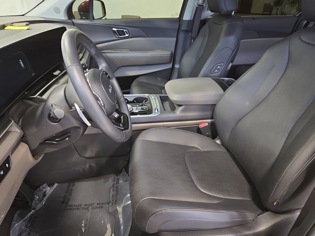 Used 2025 Kia Carnival SX image 12