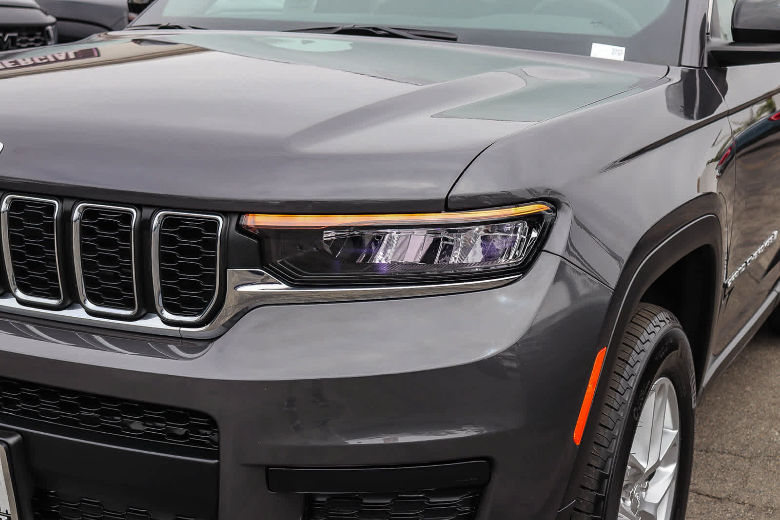 Used 2025 Jeep Grand Cherokee L Laredo RWD image 7