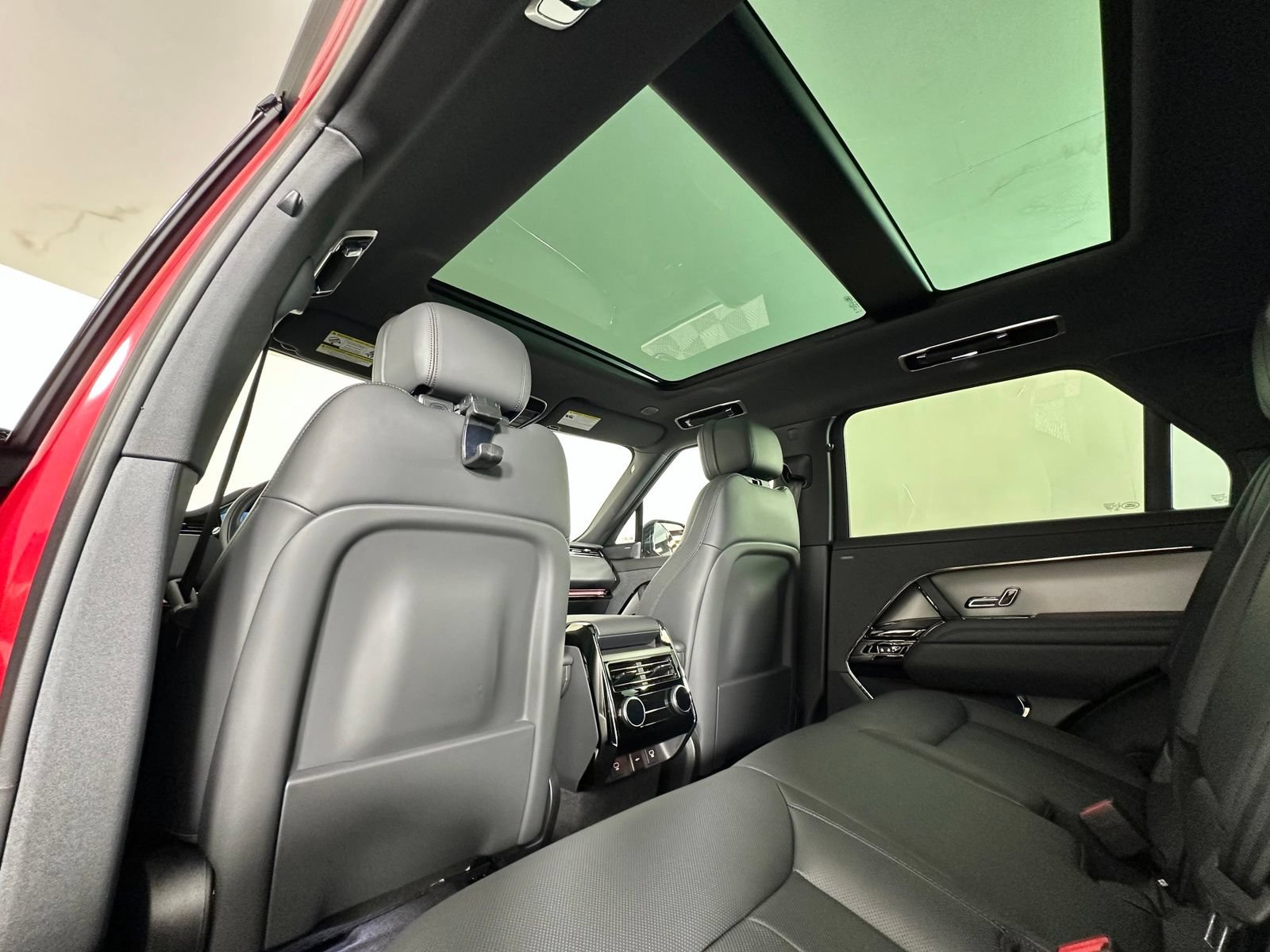 Used 2025 Land Rover Range Rover Sport Dynamic SE AWD/4WD image 19