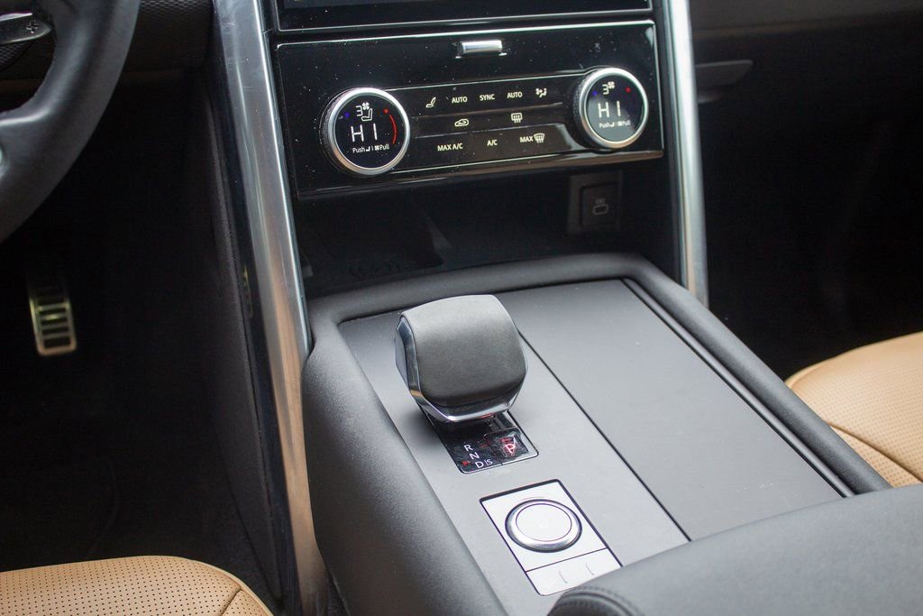 Used 2024 Land Rover Discovery Dynamic SE image 21