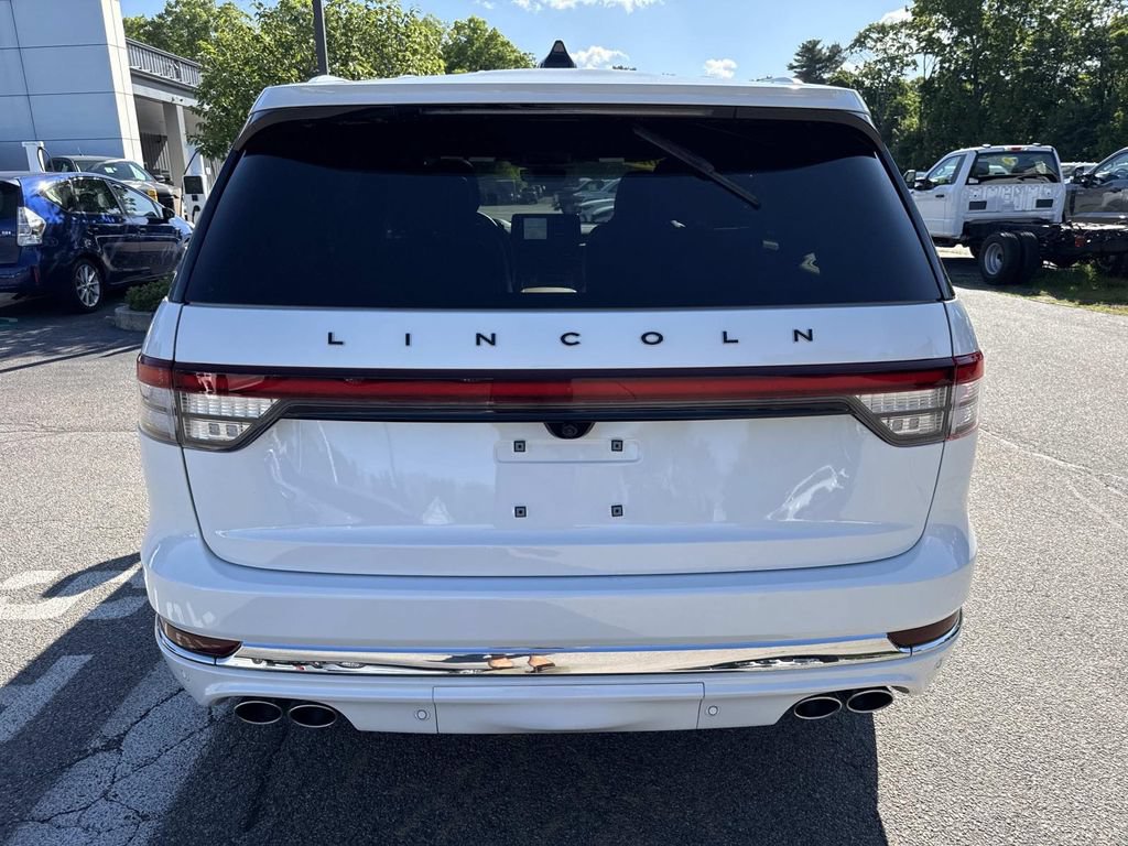 Used 2025 Lincoln Aviator Black Label AWD/4WD image 4