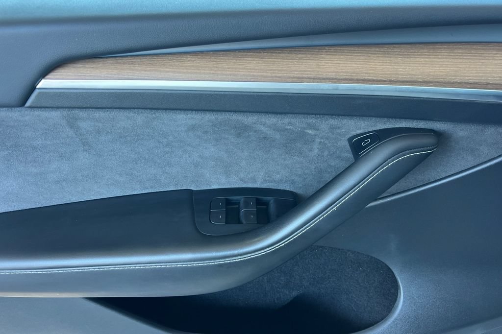 Used 2023 Tesla Model Y Performance AWD/4WD image 17