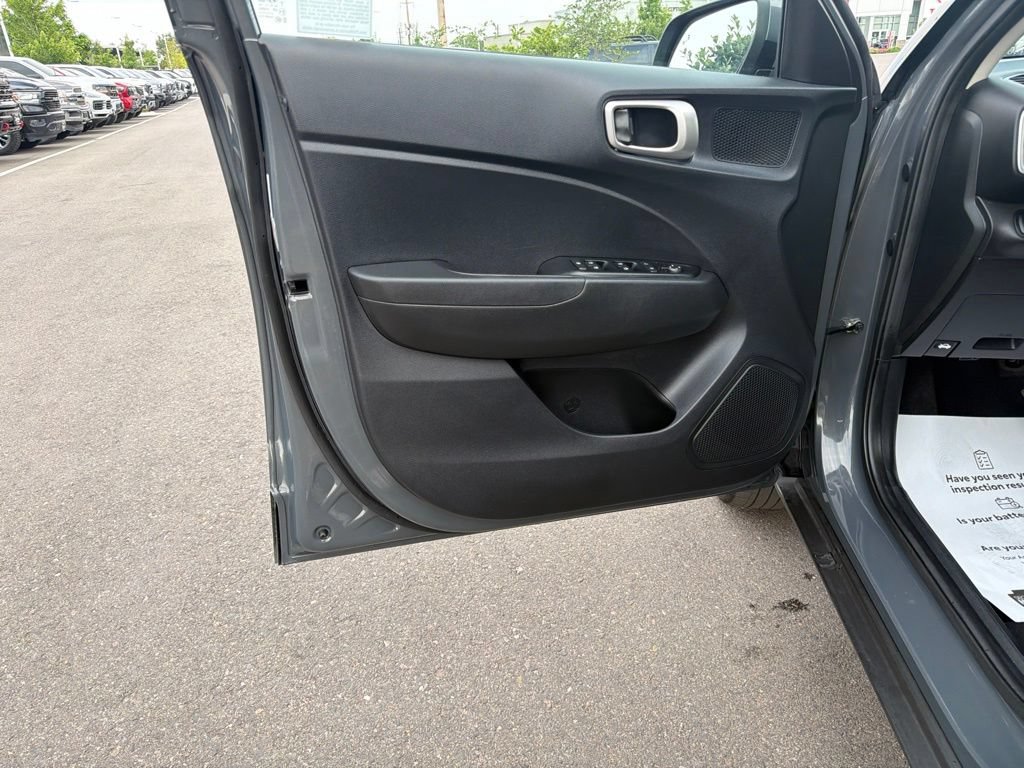 Used 2025 Hyundai Venue SEL FWD image 20