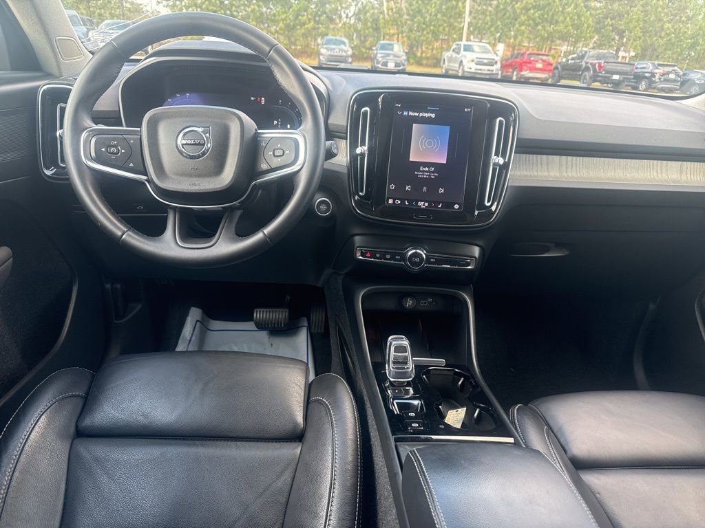 Used 2023 Volvo XC40 B5 Plus AWD/4WD image 2