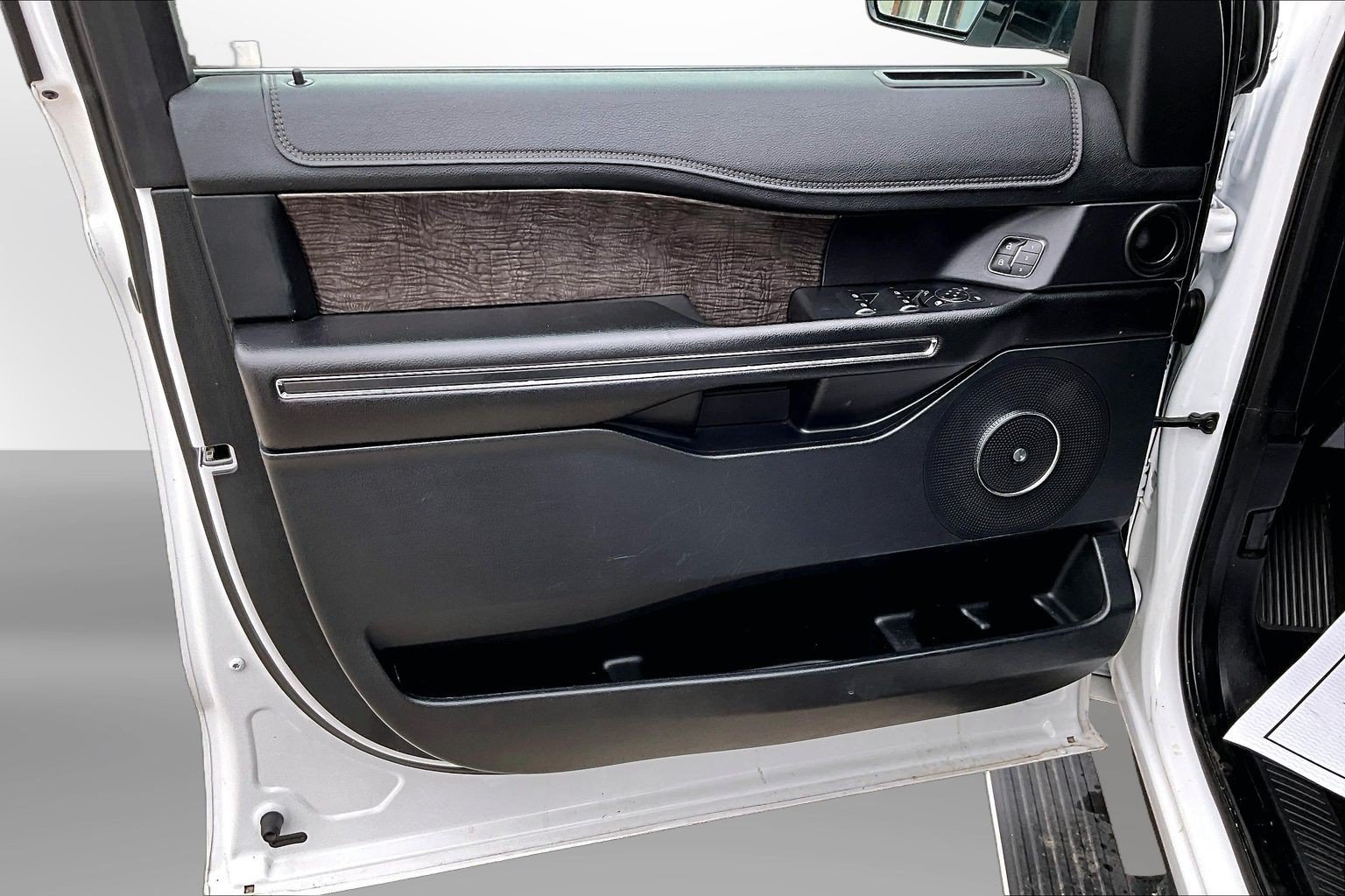 Used 2019 Ford Expedition Max Limited RWD image 26