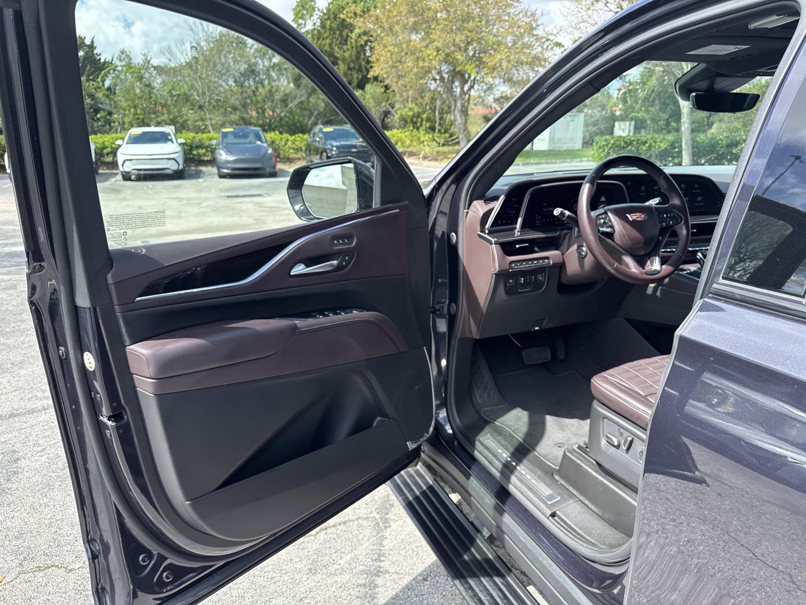 Certified 2024 Cadillac Escalade Sport Platinum w/ Heavy-Duty Trailer Package image 19