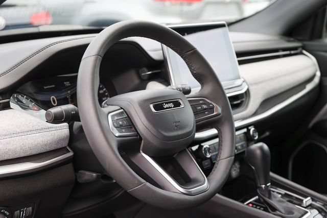 Used 2023 Jeep Compass Latitude w/ Convenience Group AWD/4WD image 38