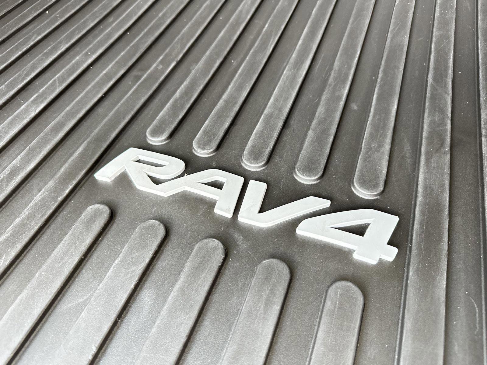 Used 2022 Toyota RAV4 XLE Premium image 37