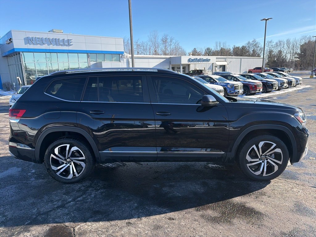 Used 2022 Volkswagen Atlas SEL image 2