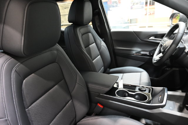 New 2027 Chevrolet Equinox LT w/ Convenience Package II FWD image 8