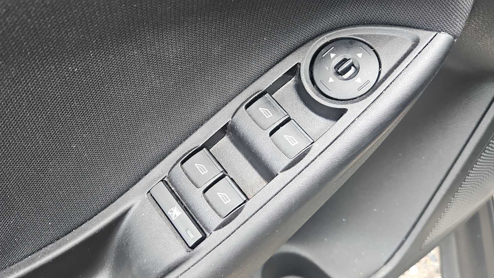 Used 2017 Ford Focus SE FWD image 15