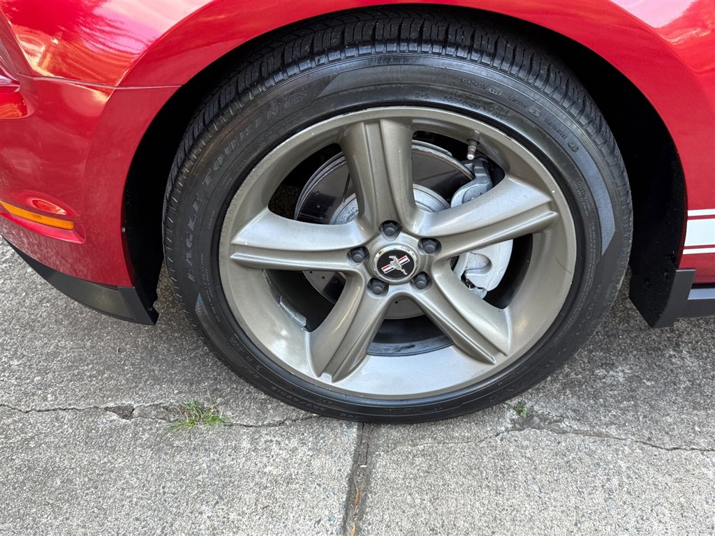 Used 2010 Ford Mustang GT Premium image 18