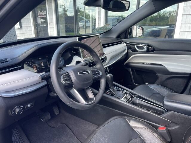 Used 2023 Jeep Compass Limited w/ Elite Group AWD/4WD image 7