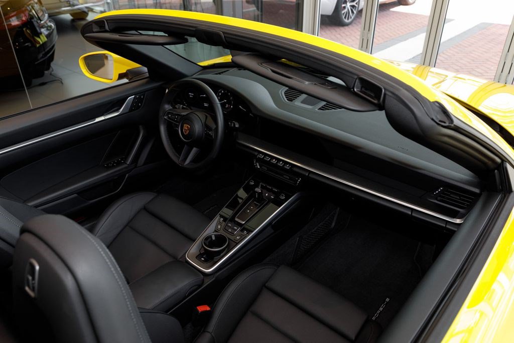 Used 2022 Porsche 911 Carrera RWD image 15