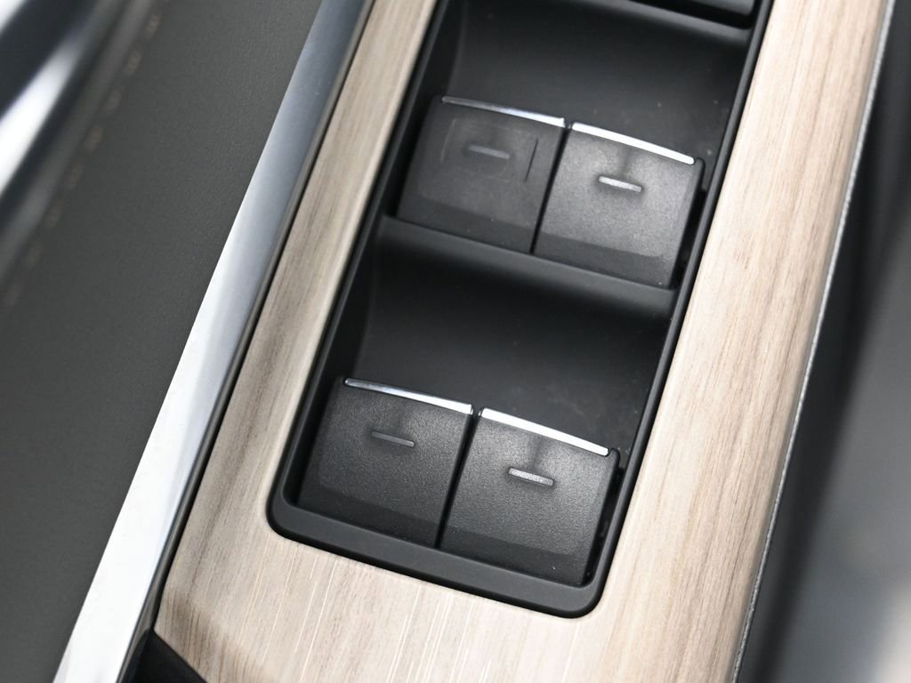 Certified 2024 Toyota Venza XLE image 15