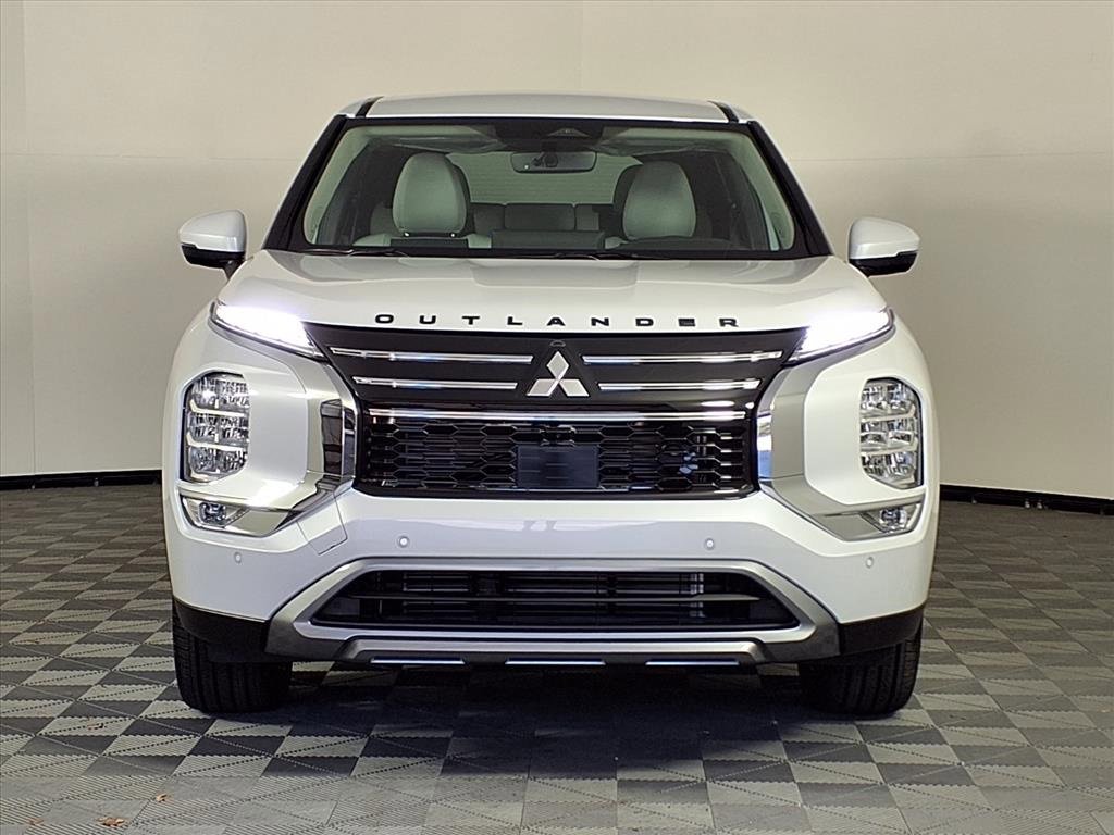 New 2025 Mitsubishi Outlander SE image 2