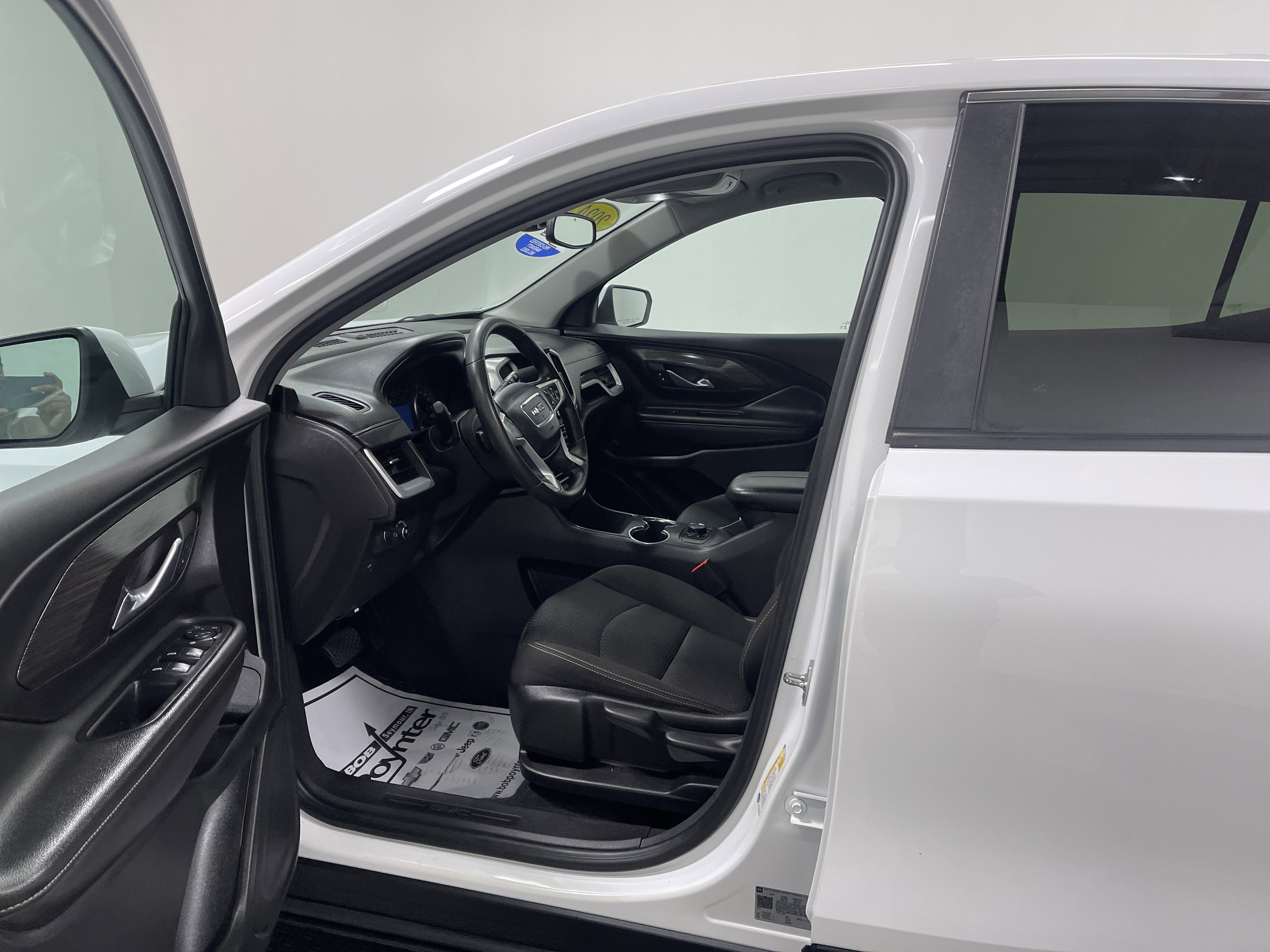 Used 2024 GMC Terrain SLE FWD image 9