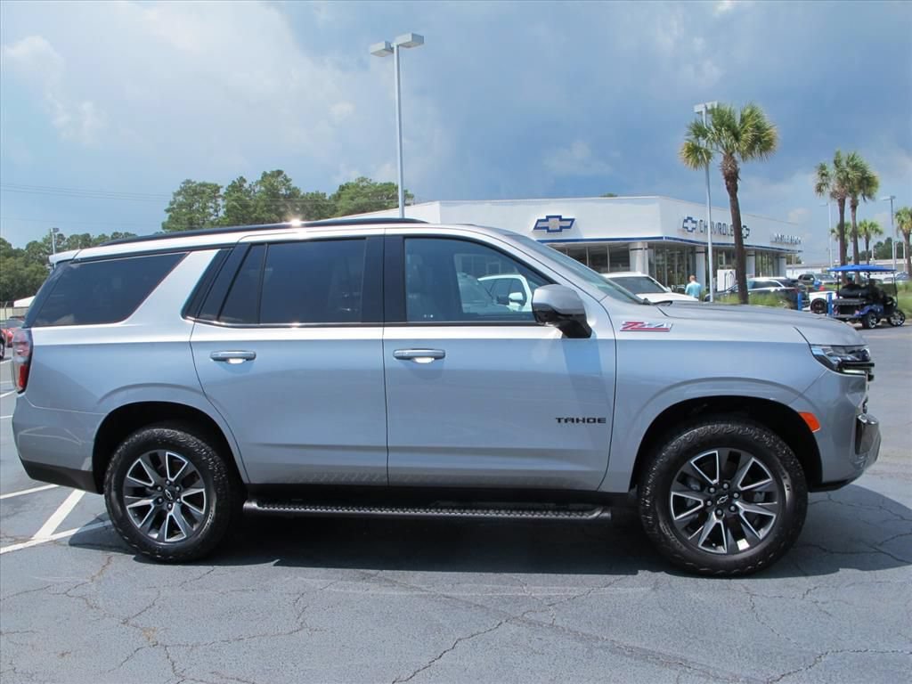 Used 2024 Chevrolet Tahoe Z71 w/ Luxury Package AWD/4WD image 2