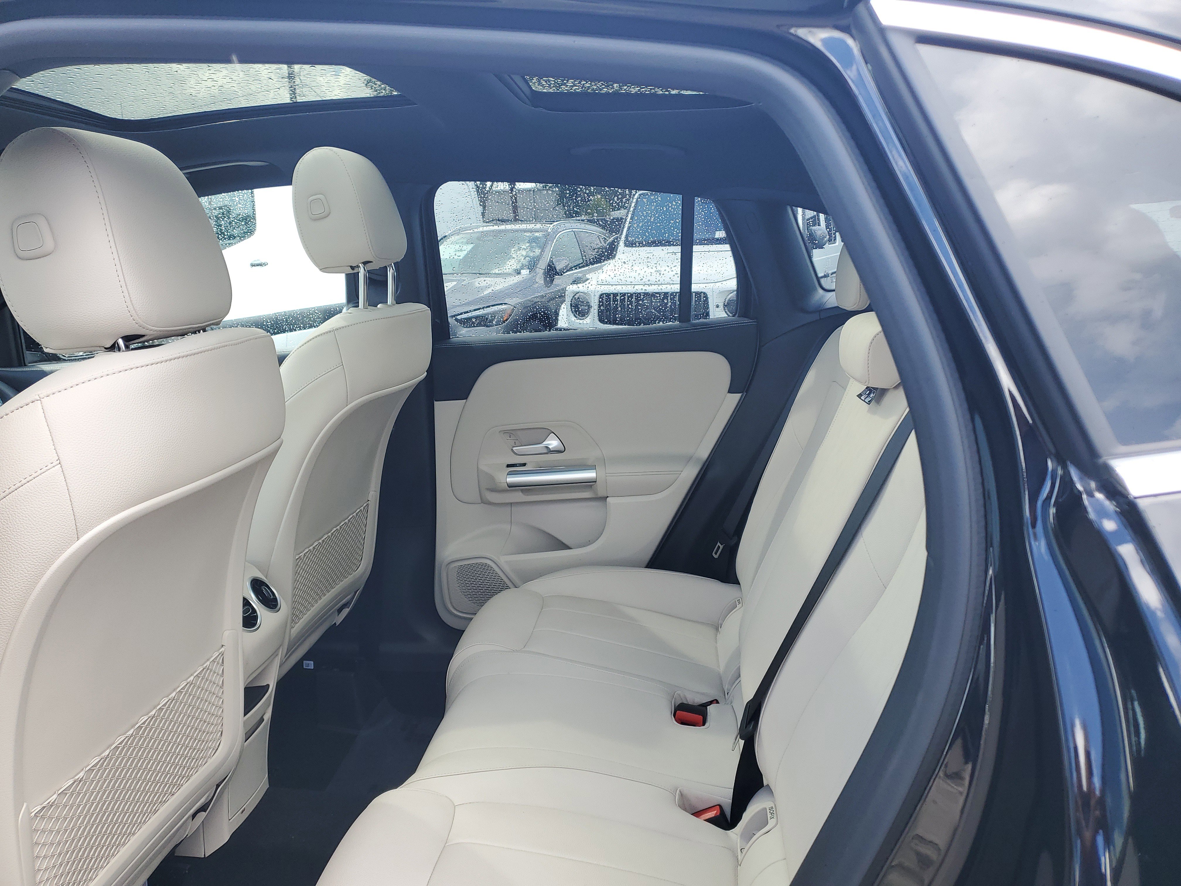 Certified 2025 Mercedes-Benz GLA 250 image 10