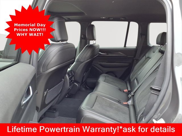 New 2025 Jeep Grand Cherokee L Altitude AWD/4WD image 12