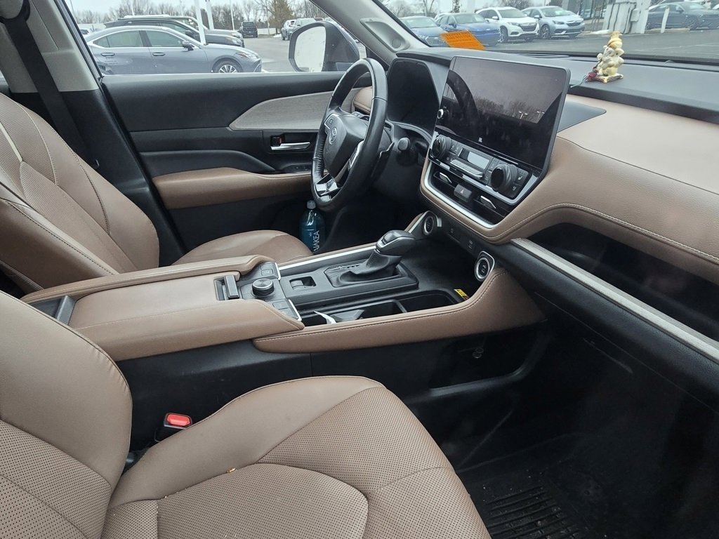 Used 2024 Toyota Grand Highlander Platinum image 17