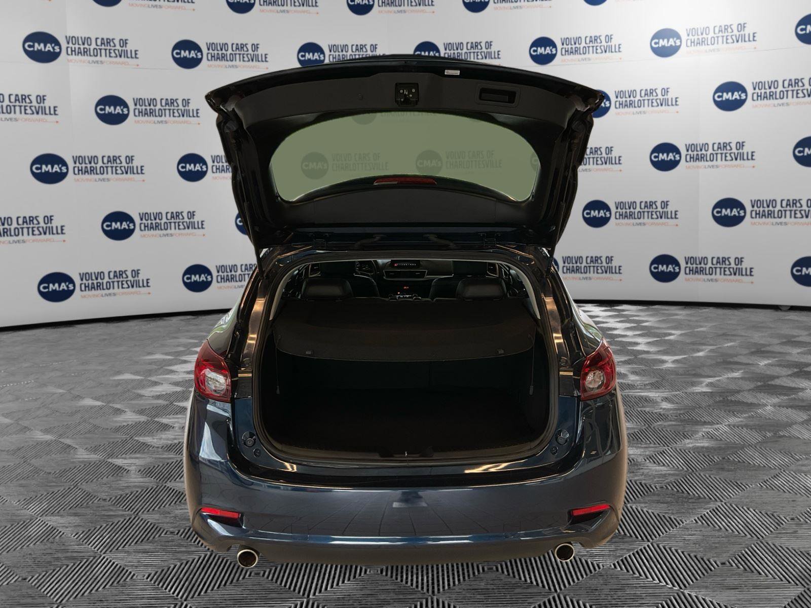 Used 2018 MAZDA MAZDA3 Touring FWD image 11