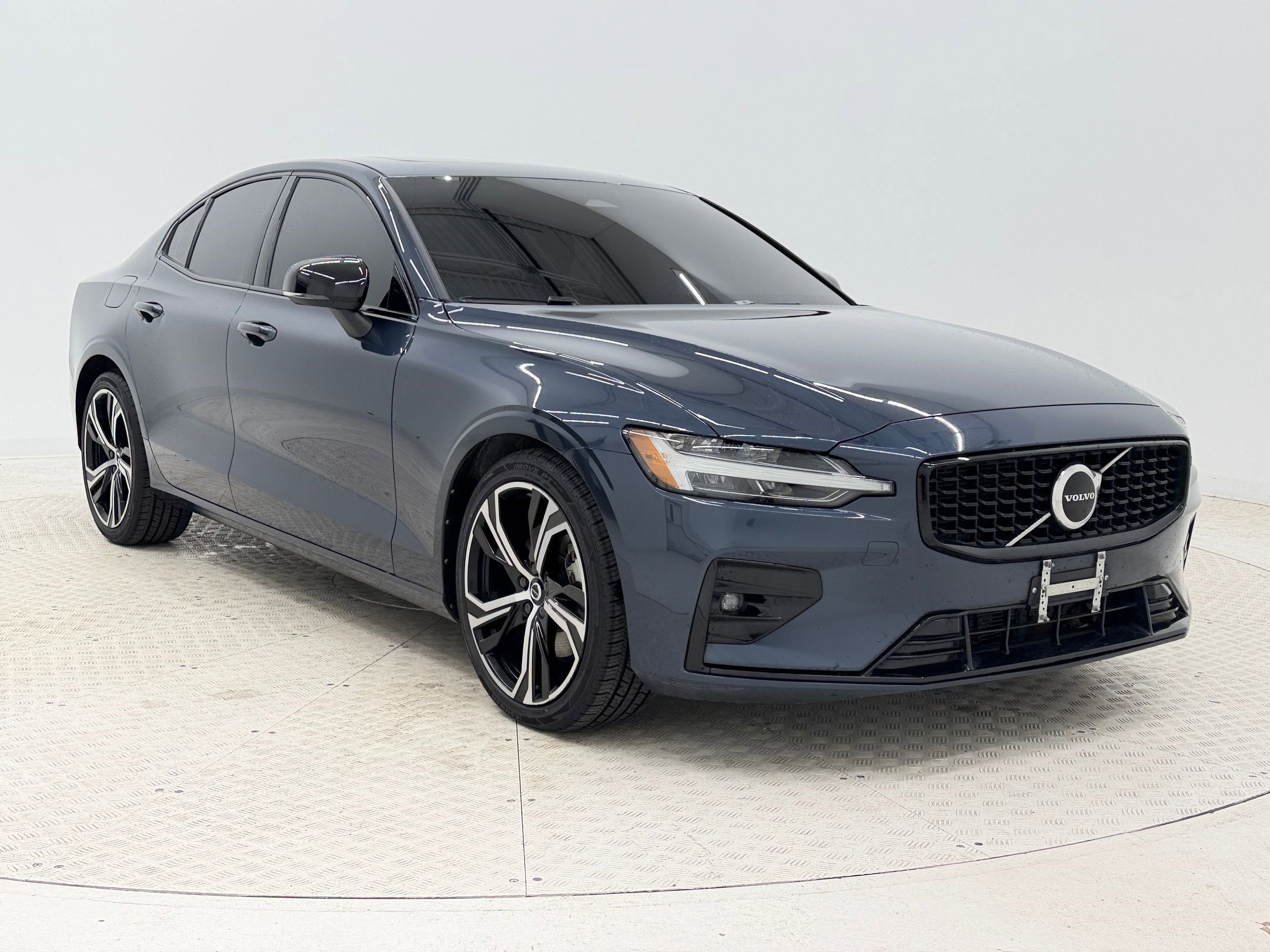 Used 2024 Volvo S60 B5 Core image 7