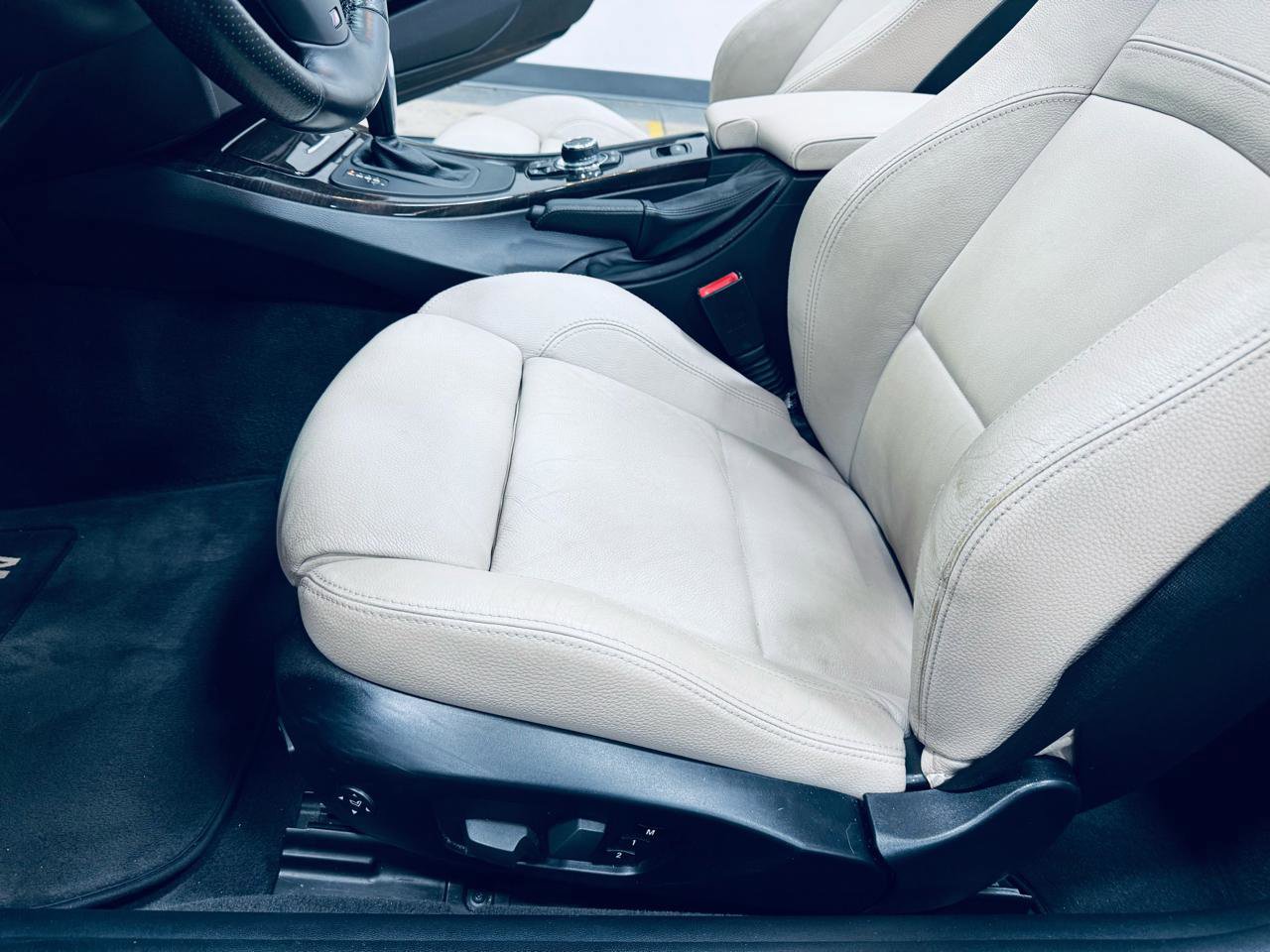 Used 2013 BMW 335i Convertible image 28