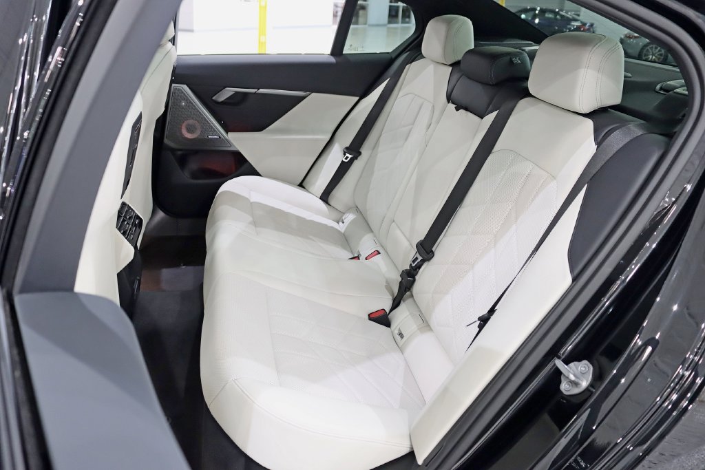 Used 2024 BMW i5 M60 w/ Premium Package AWD/4WD image 32