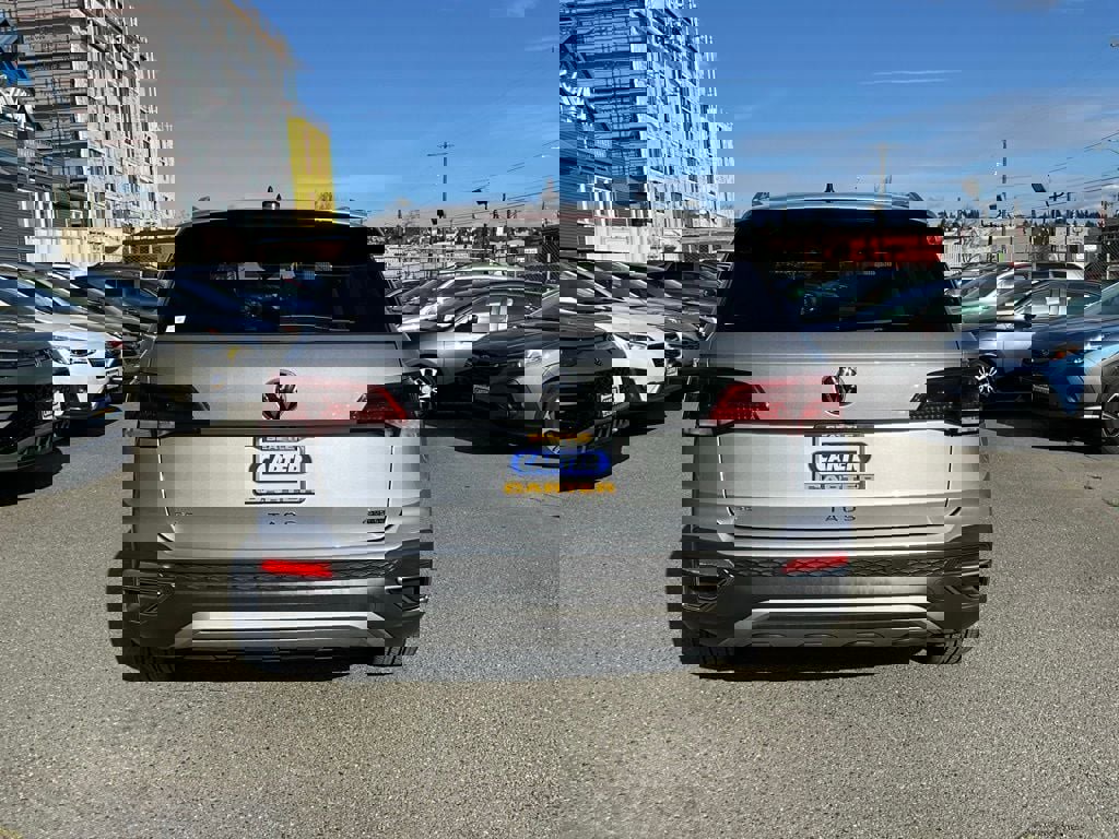 Certified 2022 Volkswagen Taos SE image 7