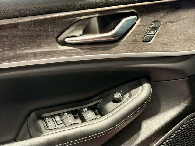 Used 2025 Jeep Grand Cherokee L Limited w/ Black Appearance Package image 17