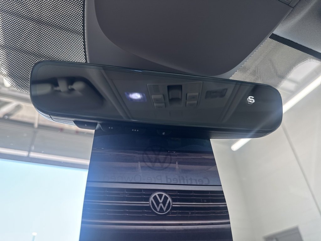 Certified 2025 Volkswagen Taos SE image 23