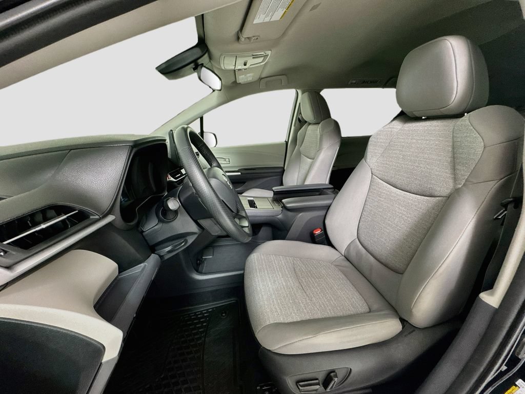 Used 2024 Toyota Sienna LE FWD image 12