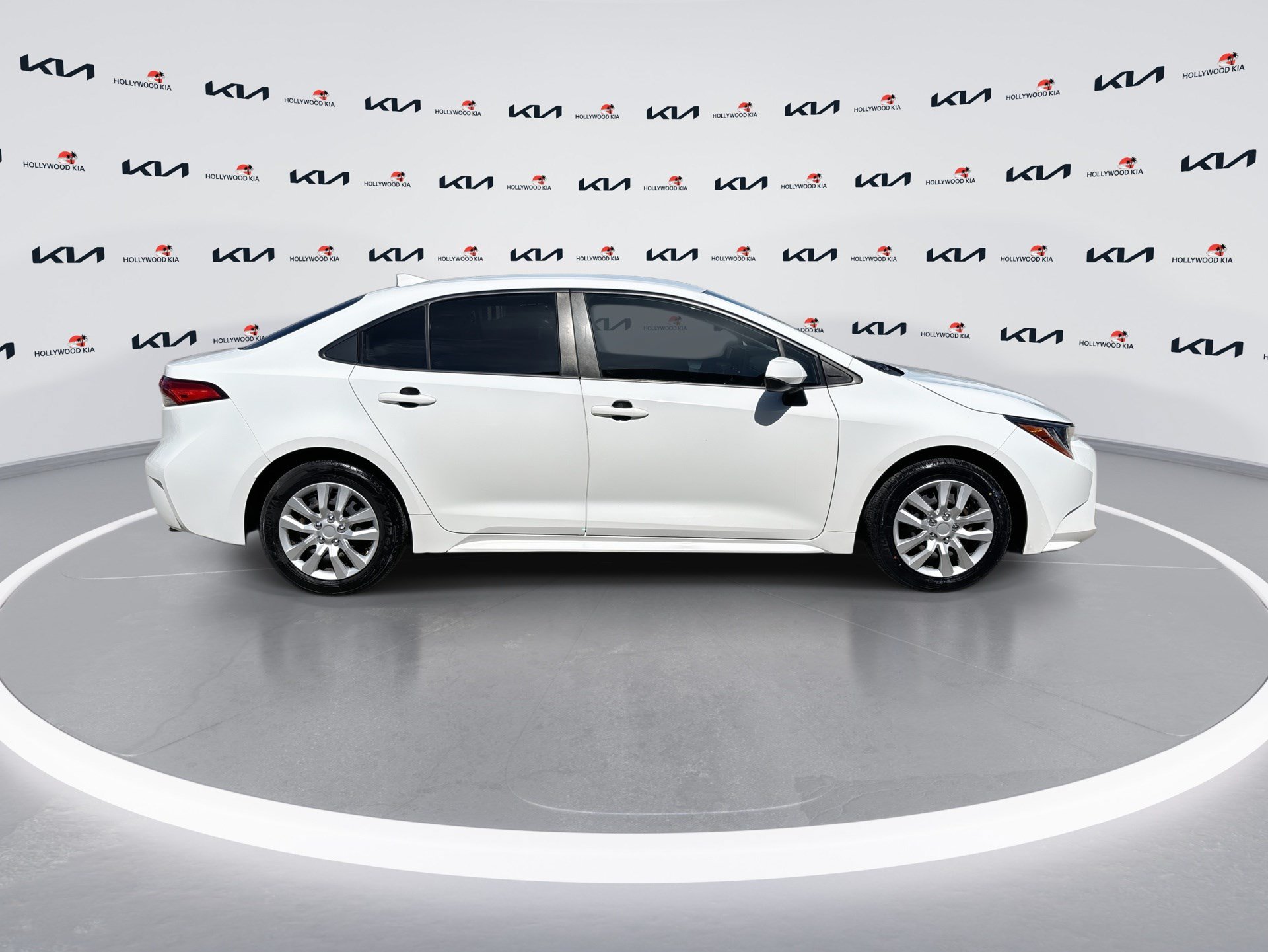 Used 2022 Toyota Corolla LE FWD image 9