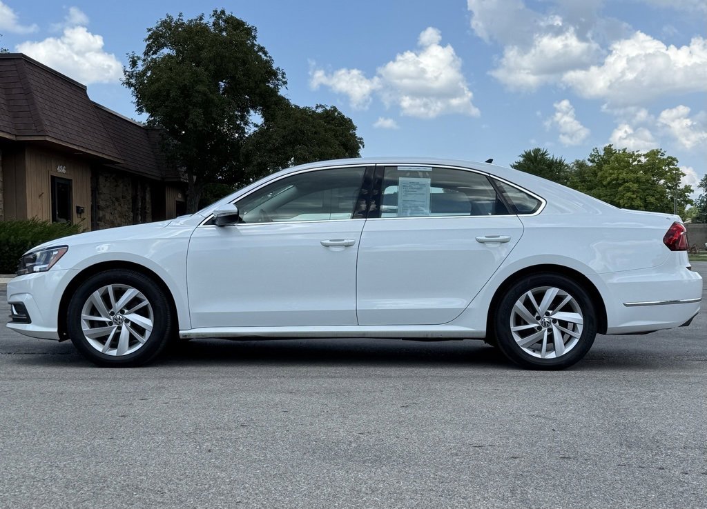 Used 2018 Volkswagen Passat 2.0T SE image 2