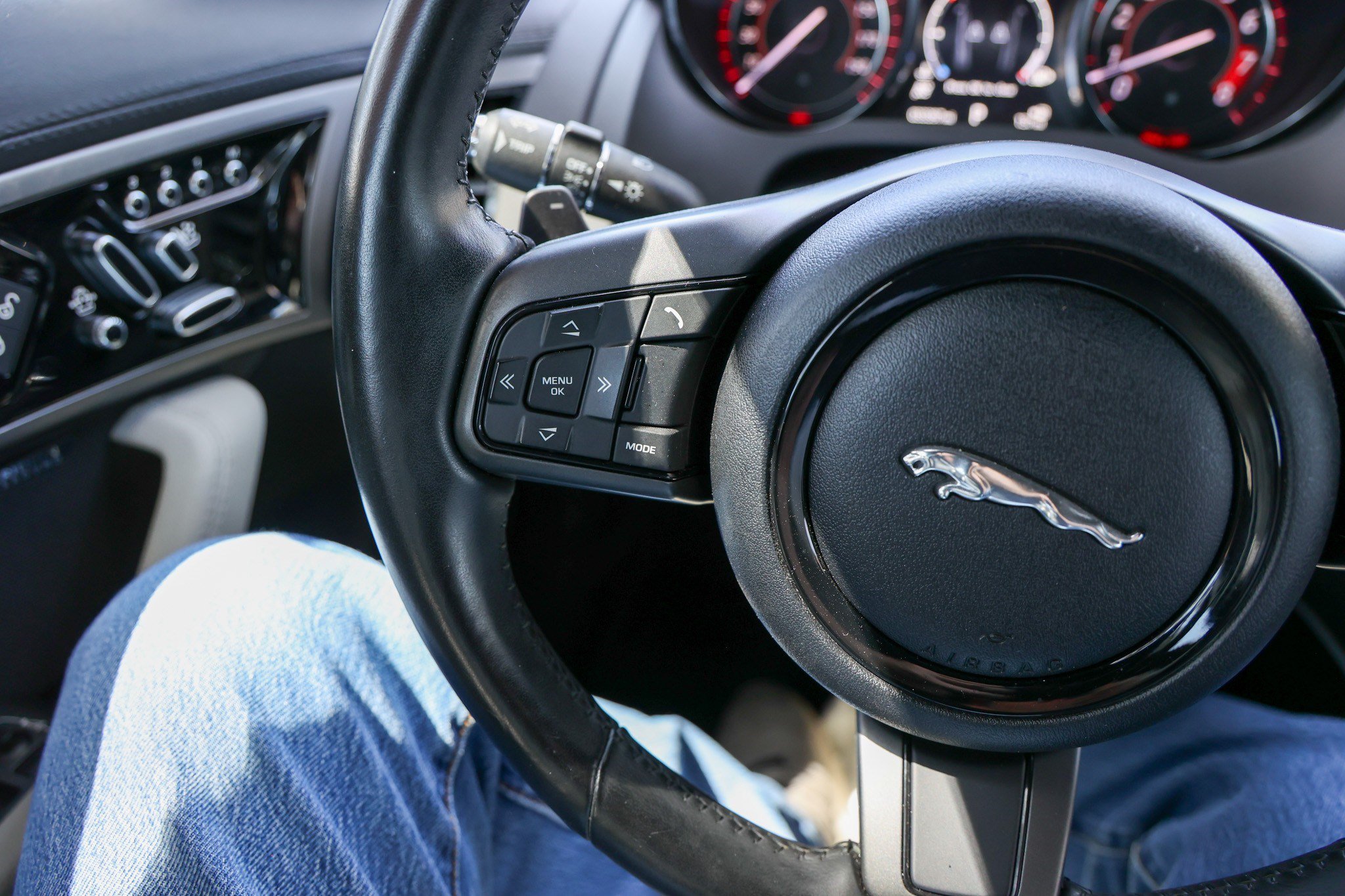 Used 2016 Jaguar F-TYPE Coupe RWD image 20