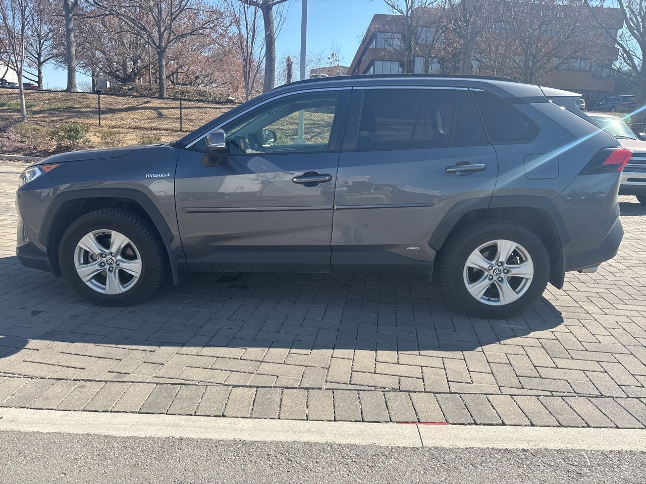 Used 2020 Toyota RAV4 XLE w/ Convenience Package image 6