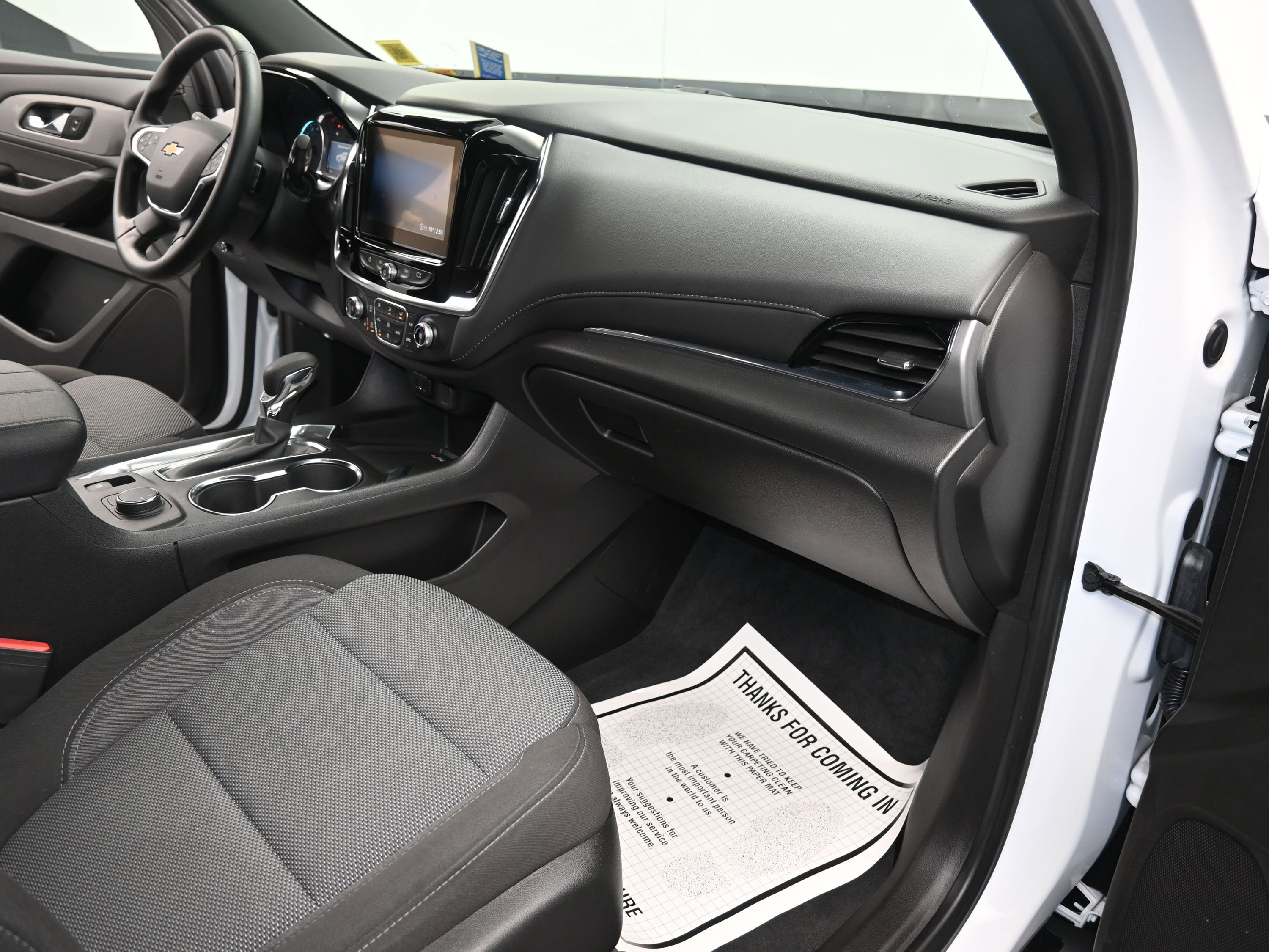 Used 2023 Chevrolet Traverse LT image 28