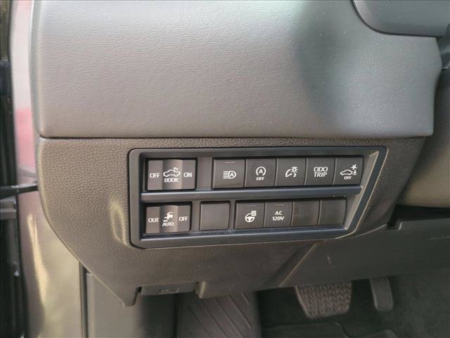 Used 2025 Toyota Tundra Platinum AWD/4WD image 13