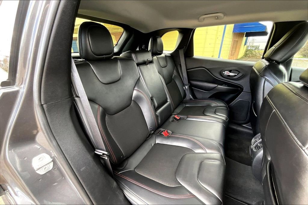 Used 2019 Jeep Cherokee Trailhawk w/ Cold Weather Group AWD/4WD image 20